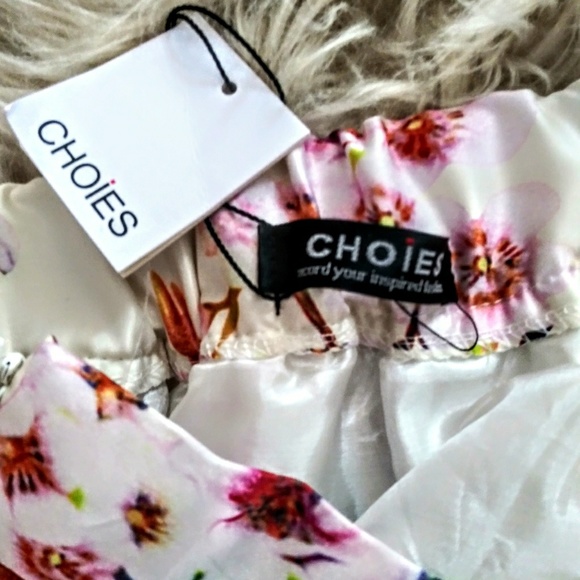 White satin skirt with cherry blossom print - Picture 4 of 7